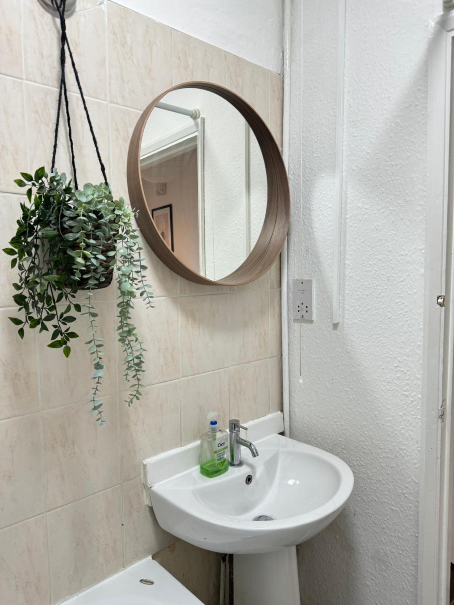 2 Bed Apt Sofa Bed Up To 6 London Eksteriør billede