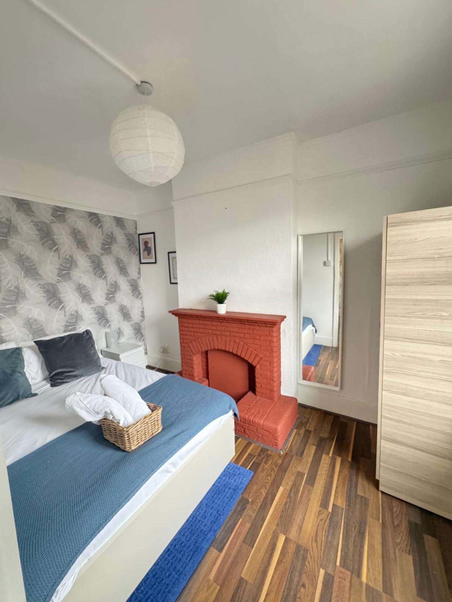 2 Bed Apt Sofa Bed Up To 6 London Eksteriør billede