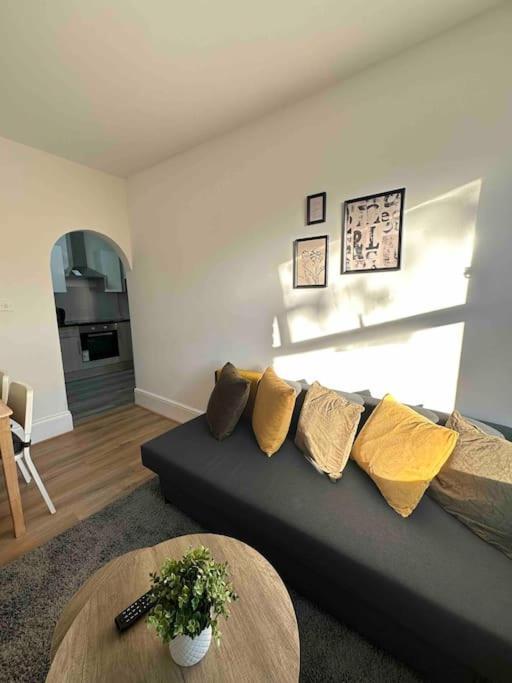 2 Bed Apt Sofa Bed Up To 6 London Eksteriør billede