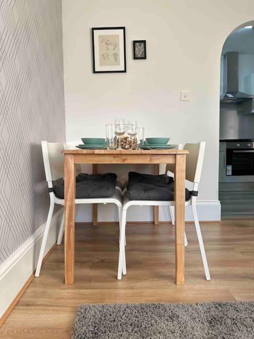 2 Bed Apt Sofa Bed Up To 6 London Eksteriør billede