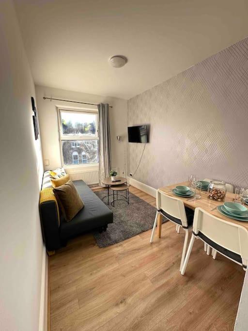 2 Bed Apt Sofa Bed Up To 6 London Eksteriør billede