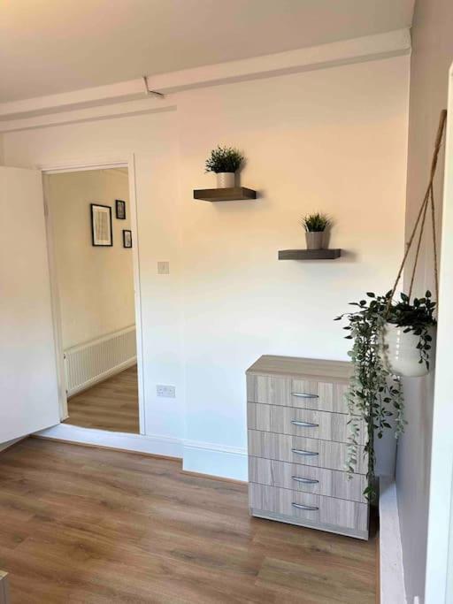 2 Bed Apt Sofa Bed Up To 6 London Eksteriør billede