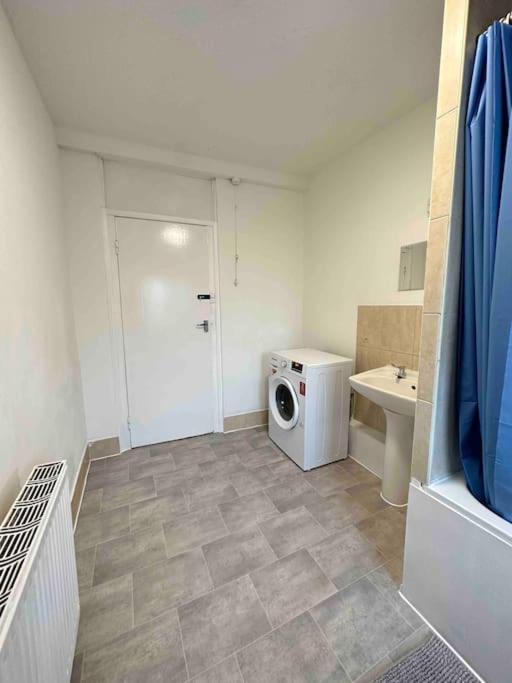 2 Bed Apt Sofa Bed Up To 6 London Eksteriør billede