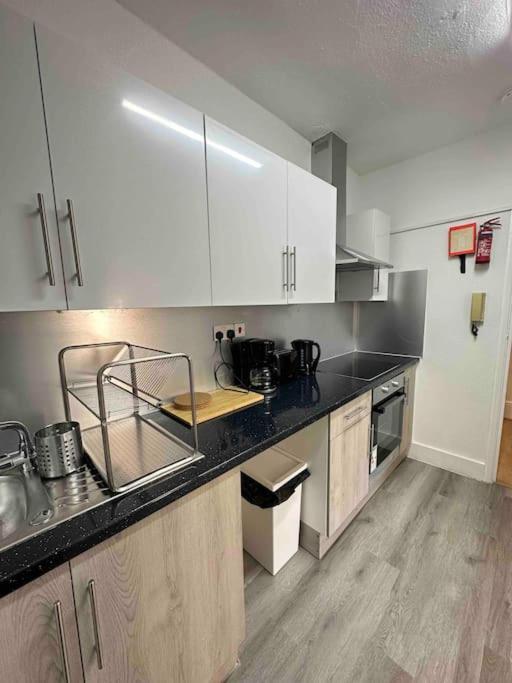 2 Bed Apt Sofa Bed Up To 6 London Eksteriør billede