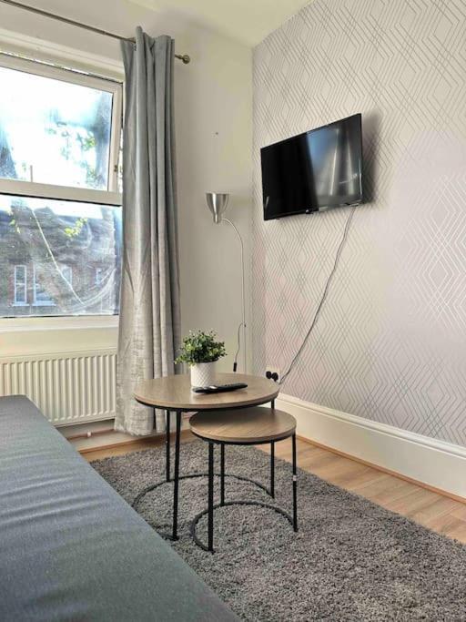 2 Bed Apt Sofa Bed Up To 6 London Eksteriør billede