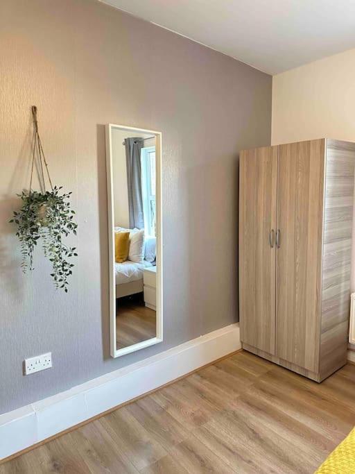 2 Bed Apt Sofa Bed Up To 6 London Eksteriør billede