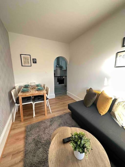2 Bed Apt Sofa Bed Up To 6 London Eksteriør billede