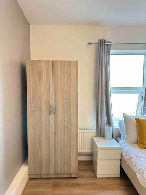 2 Bed Apt Sofa Bed Up To 6 London Eksteriør billede