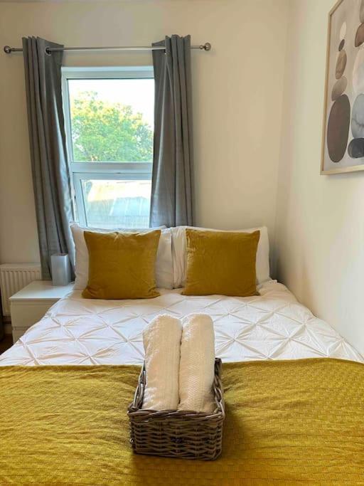2 Bed Apt Sofa Bed Up To 6 London Eksteriør billede